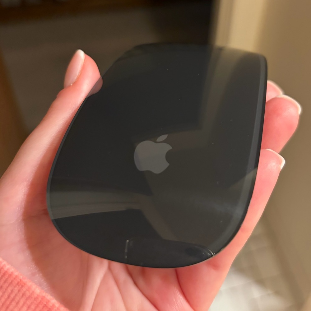 APPLE MAGIC MOUSE (black, lightning port) — LIKE NEW